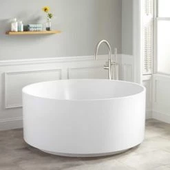 Brand new 👏 Signature Hardware Dempsey 55-1/8 x 55-1/8 in. Freestanding Bathtub with Center Drain in White ✨