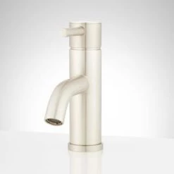 Outlet 😉 Signature Hardware Edenton Single Handle Centerset Bathroom Sink Faucet with Pop-Up Drain Assembly in Polished Chrome 💯